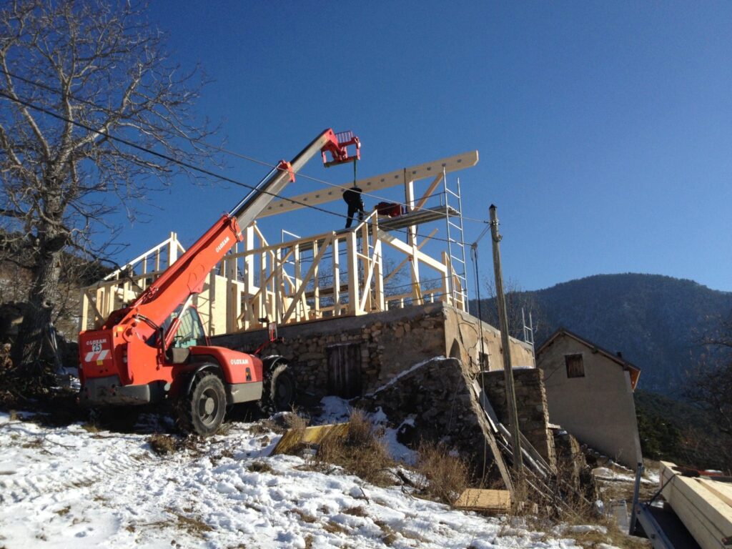 Sur élévation d’une maison en pierre à la Montage de Montmaur - Intradosse