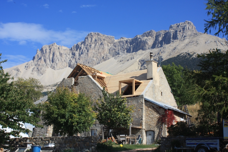 Rénovation d'une charpente sur une vieille grange et isolation