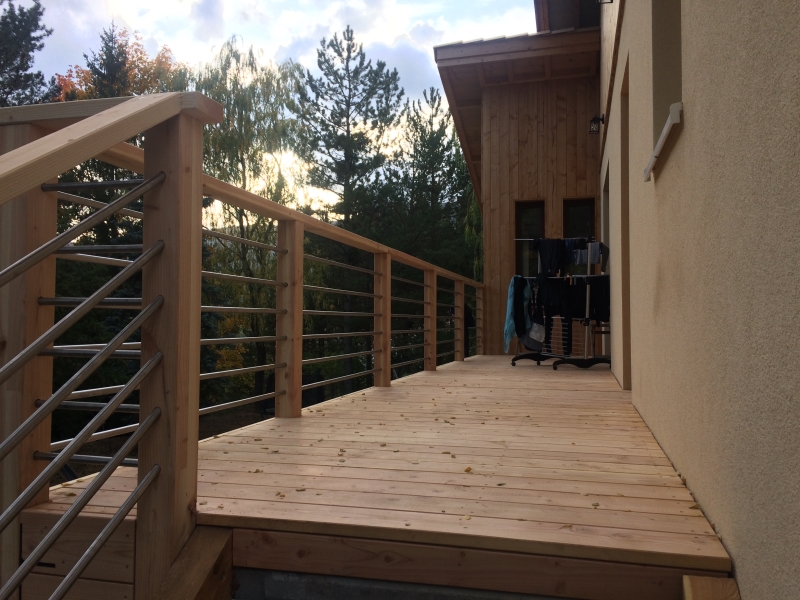 Terrasse en Douglas et balustrade bois et tube inox