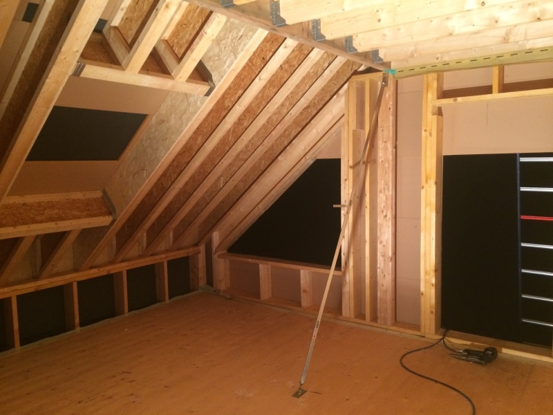 Intérieur d'une maison ossature bois en construction - Intradosse