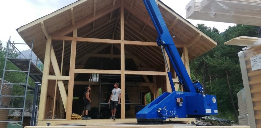 Un mur entièrement vitré - montage de la structure porteuse