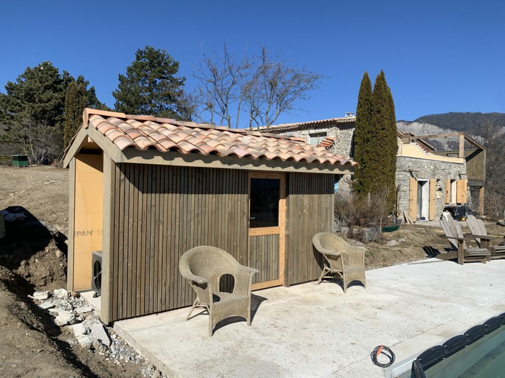 ossature bois bardé en clair voie douglas imprégnation gris