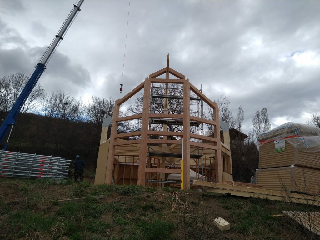 Structure porteuse en douglas sur maison en ossature bois - Intradosse